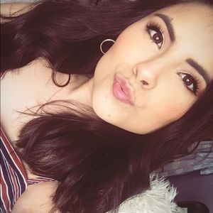 Meet your Posher, Leticia